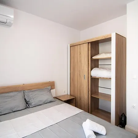 Sea Flats With Parking And Pool In Azur